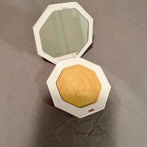 Fenty Beauty highlight